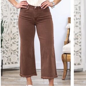Risen Espresso Wide Leg Tummy
Control Jeans new with tags